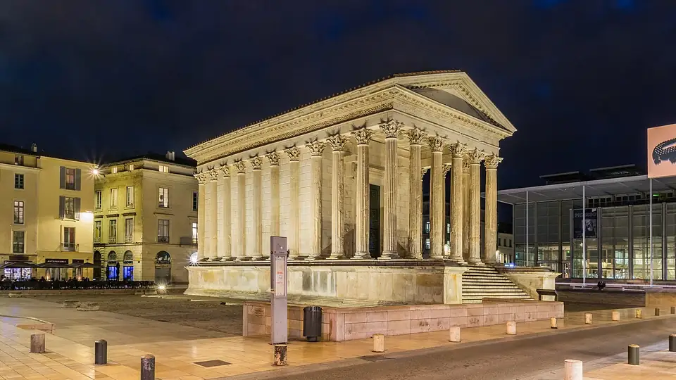 Nîmes